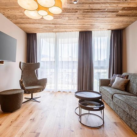 Zillertal Suites Fuegen By Alps Resorts Exterior photo