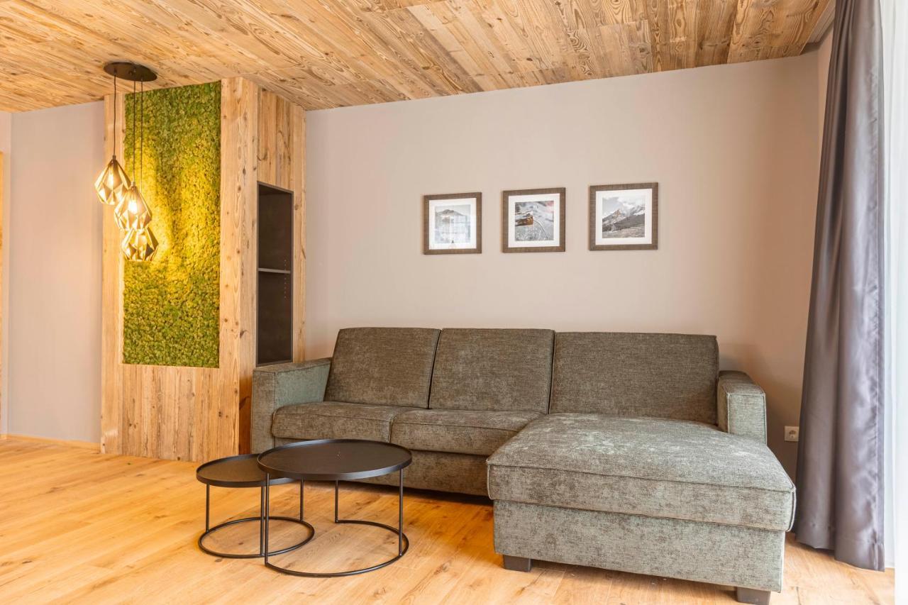 Zillertal Suites Fuegen By Alps Resorts Exterior photo