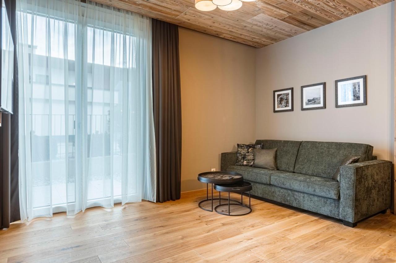 Zillertal Suites Fuegen By Alps Resorts Exterior photo