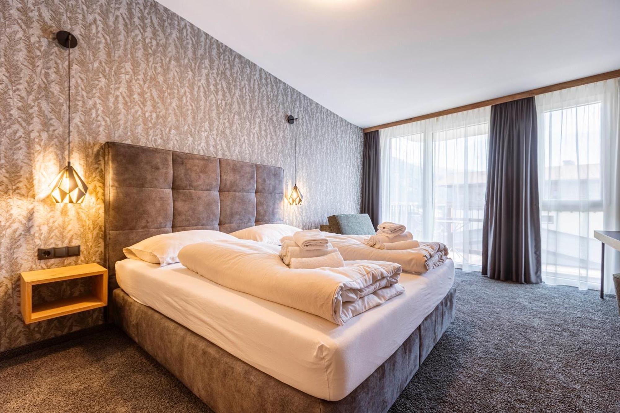 Zillertal Suites Fuegen By Alps Resorts Exterior photo